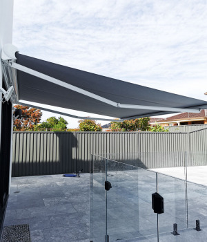 Motorised White Awning.5